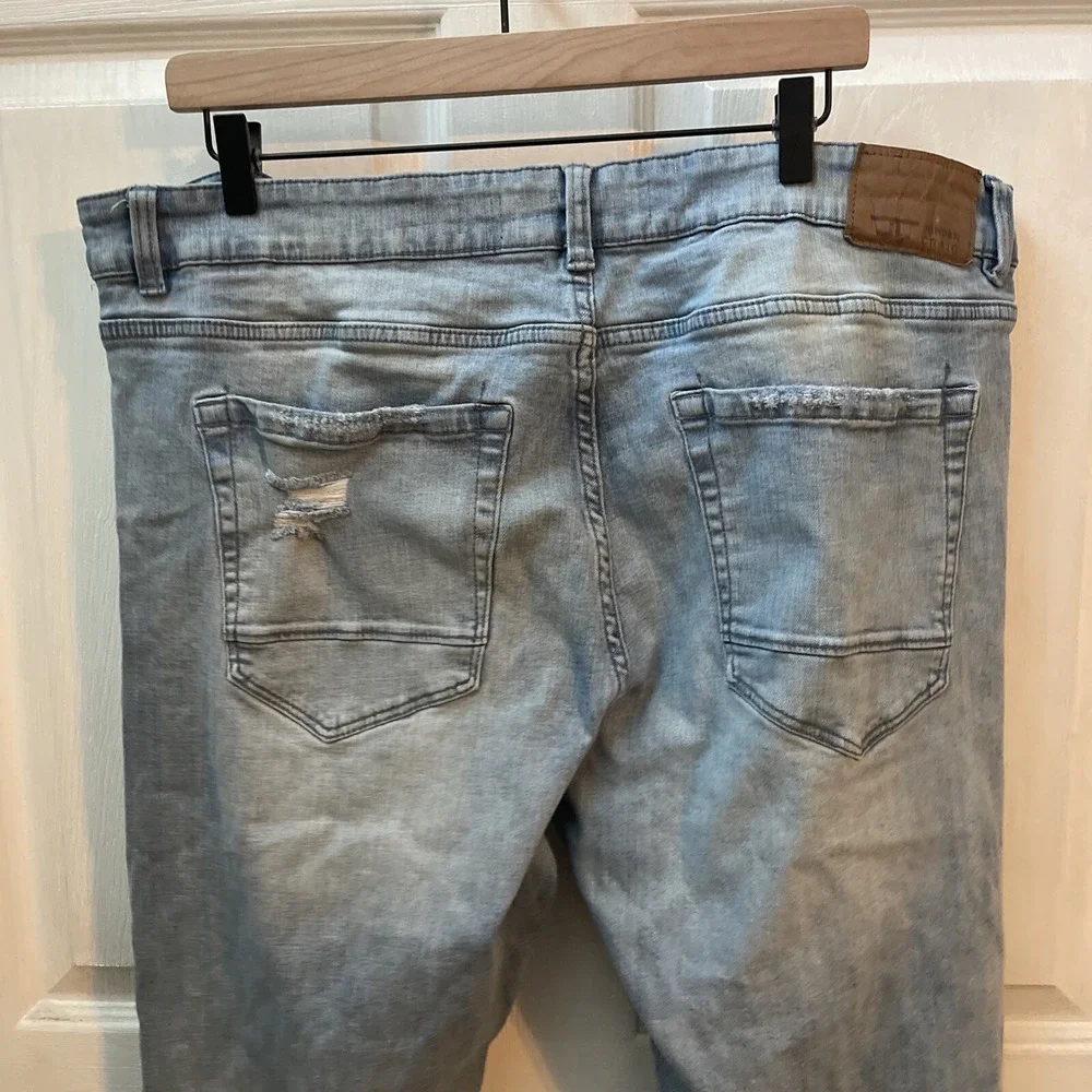 Jordan Craig Sean Fit Distressed Rip Light‎ Wash Denim Jeans 42x32 JM3399